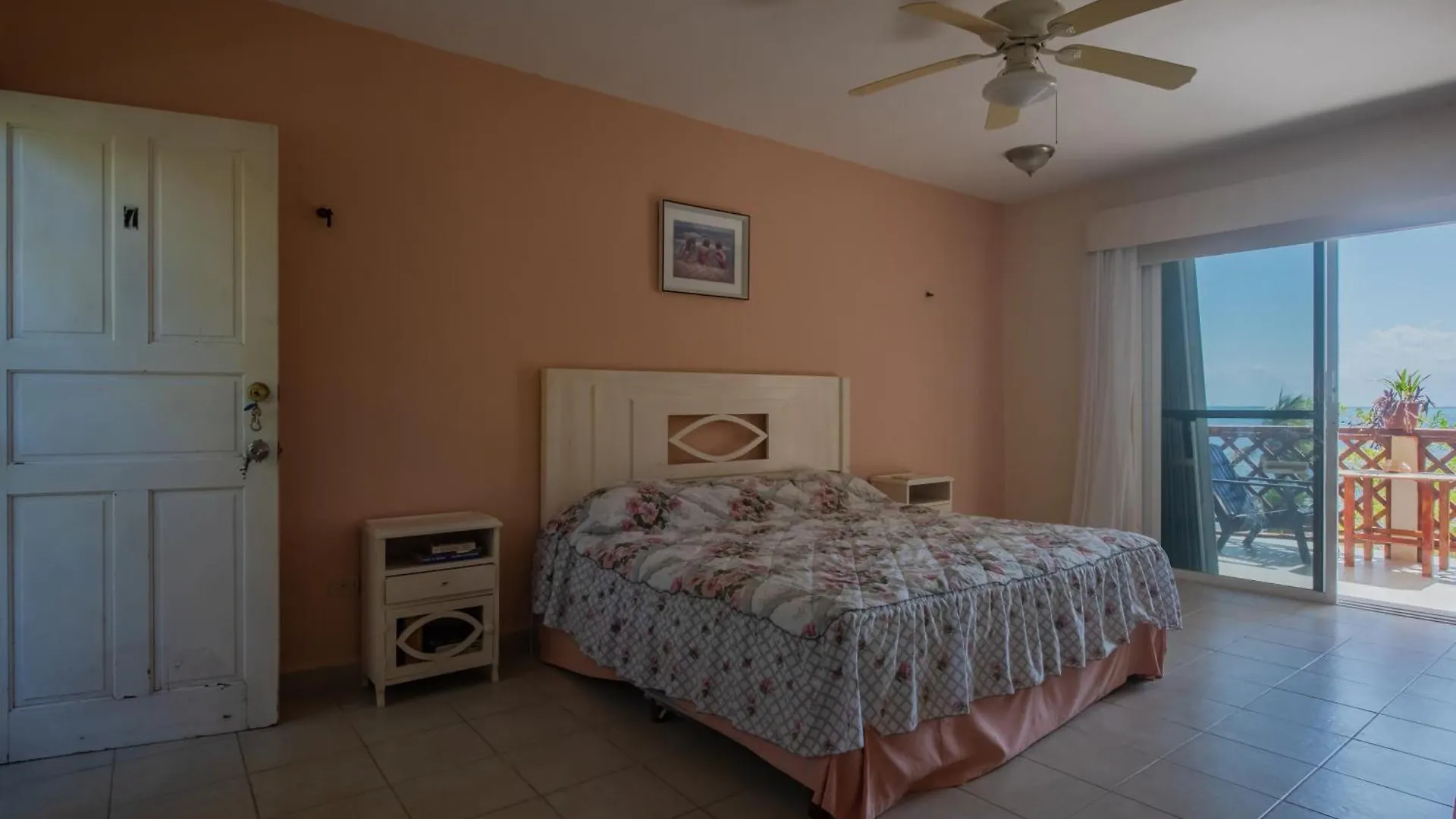Marysol Beachfront Next To Nomads D7 Isla Mujeres Apartment