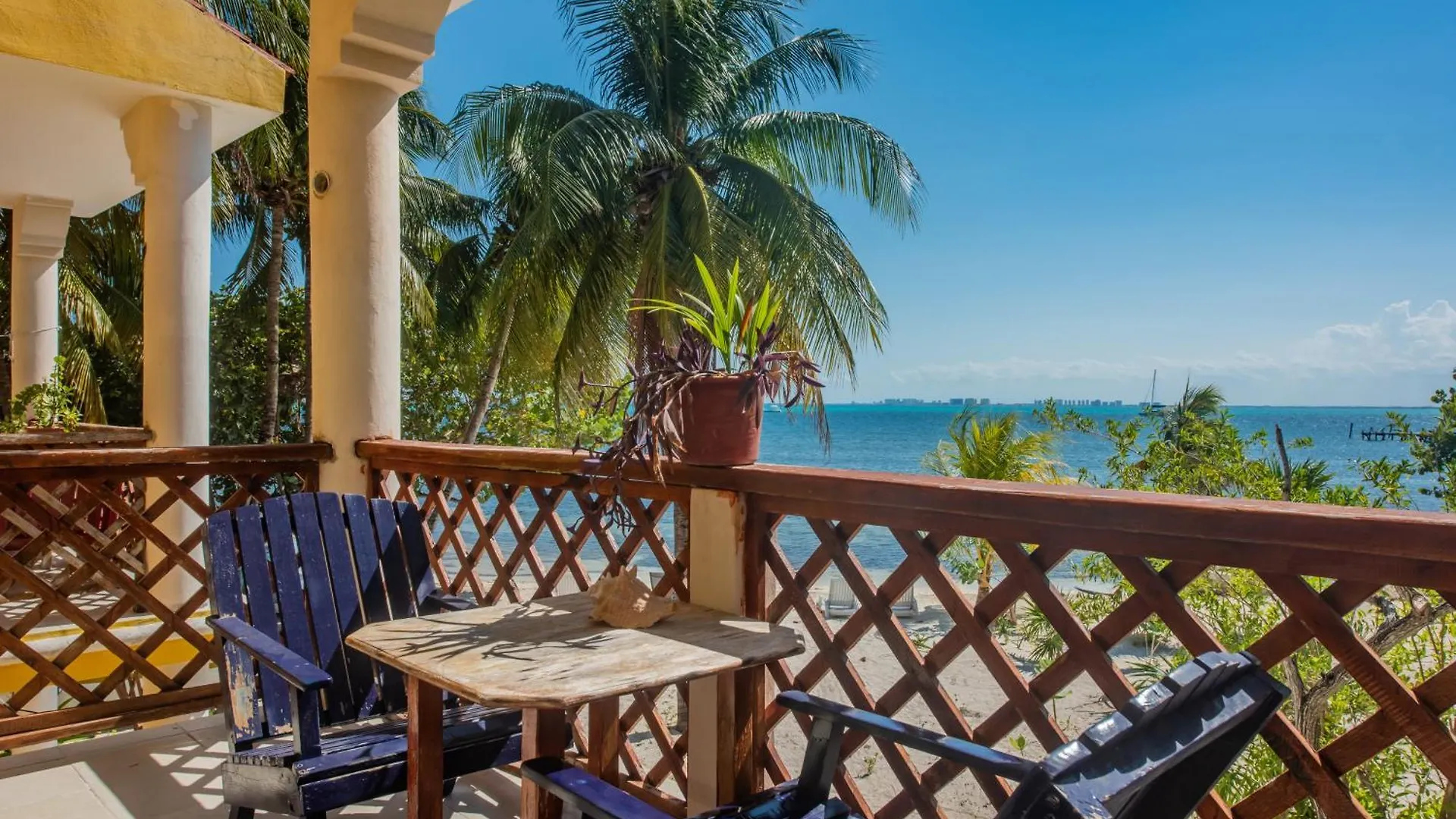 Marysol Beachfront Next To Nomads D7 Isla Mujeres